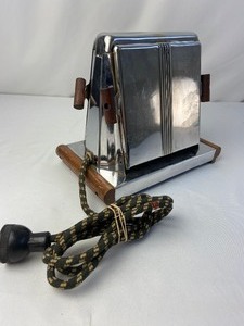 lot 446 image: Vintage Victory Brand Handy Hot Product - Two Sided Toaster