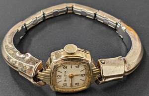lot 6 image: 2 Vintage Bulova 10k Gold Filled  Rolled Gold Plate Expandable Wind-Up Watches