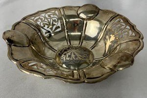 lot 429 image: Unique Collection of 3 Vintage Silver Plated Candy Dishes - Gorham & International Silver Co.