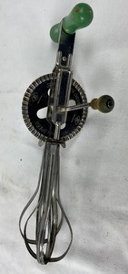 lot 87 image: Antique & Vintage Rotary Egg Beaters Hand Mixers - A & J, Maynard, Kasco Jiffy Whip