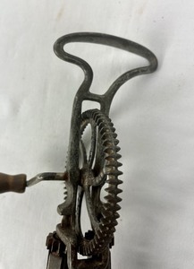 lot 39 image: Antique Rotary Egg Beaters, Hand Mixer-United Royalties Corp.Ladd Beater, & Aurelius Bros, Taplin Light