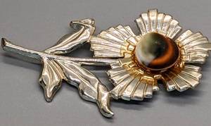 lot 553 image: Vintage Sterling Silver Sunflower Brooch with Colored Glass Cabochon