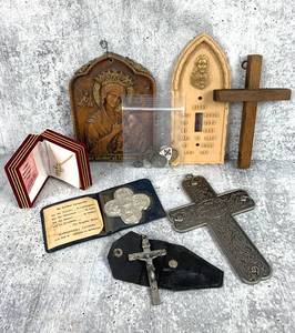 lot 453 image: A Variety of Religious Keepsakes
