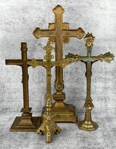 lot 402 image: Four Vintage Large Gold Gilt Metal Crucifixes