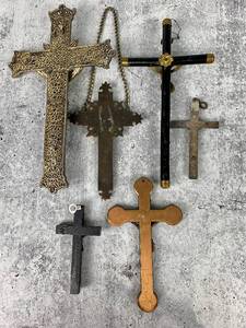 lot 435 image: A Collection of 6 Vintage Crucifixes for Wall Hanging