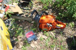 lot 43 image: Husqvarna 440 41cc 17 Chain Saw with Oregon 18 72T Saw Chain