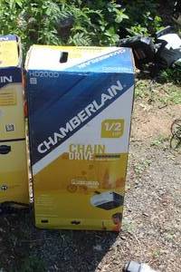 lot 51 image: Chamberlain HD2000 Garage Door Opener (in original box)