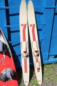 lot 68 image: Lot of (1 Pair) Vintage Lake Region Water Skis 65