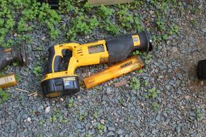 lot 88 image: DeWalt DC385 18V Reciprocating Saw with Extra Blades, Battery