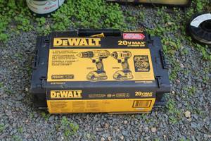 lot 90 image: DeWalt DCD771DCF885 20V 2-Tool Combo Kit (New)