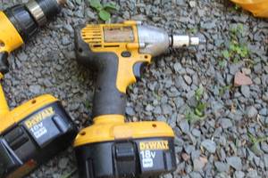 lot 94 image: DeWalt DW057 12 18V Heavy Duty Impact Wrench with Battery