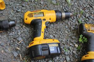 lot 95 image: DeWalt DW995 12 18V Adjustable Clutch Drill with Battery