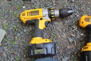 lot 96 image: DeWalt DC925 12 18V DrillDriverHammerdrill with Battery