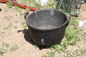 lot 146 image: Iron Cauldron