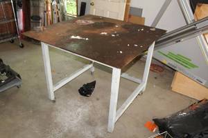 lot 8 image: Welding Table