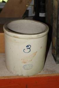 lot 28 image: Red Wing #3 Ceramic Pot