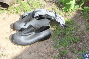 lot 167 image: Rubber Show Protectors Size Large 11-13, Pair of Work Gloves