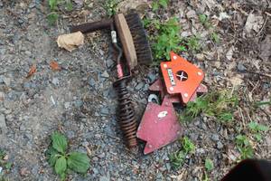 lot 185 image: (3) Welding Magnets, (1) Brush