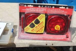 lot 195 image: Blazer LED Submersible Trailer Lighting Kit (in original packaging)