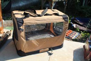 lot 220 image: Soft Side Pet Carrier