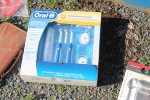lot 223 image: Oral B Toothbrush Kit