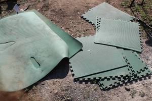 lot 226 image: Lot of (6) Interlocking Foam Floor Mats w (1) Foam Mat (some damage)