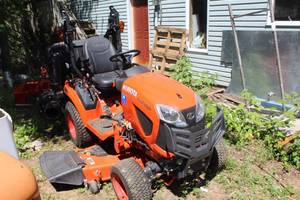 lot 1 image: Kubota BX2380 Lawn Tractor