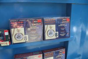 lot 262 image: Lot of (2) Lionel Collectible Train Pocket Watches (in original boxes)