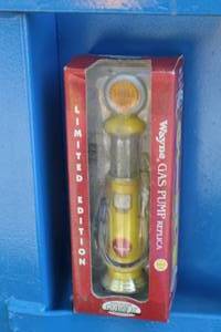 lot 264 image: Gearbox Collectible Wayne Shell Heavy Diecast Metal Limited Edition Gas Pump Replica (in original packaging)