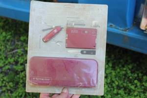 lot 268 image: Victorinox Swisscard Quattro Swiss Army Knife Set (in original packaging)