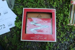 lot 270 image: Multitool Wood Gift Box Set (in original packaging)