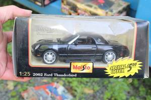 lot 277 image: Maisto 2002 Ford Thunderbird Diecast Metal Replica 125 Scale (in original packaging)
