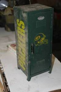 lot 453 image: Green Bay Packers Metal Coin Bank