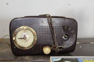 lot 435 image: Vintage Lang Radio