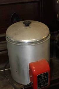 lot 431 image: Vintage Wards 87-T26 Quick Time Circulation Type Home Milk Pasteurizer