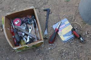 lot 469 image: Lot of (1 Box) Assorted Hand Tools