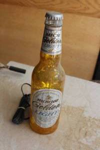 lot 306 image: Michelob Golden Light Beer Beer Bottle Table Lamp