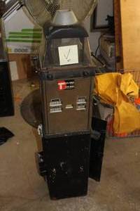 lot 319 image: Keene Metal Coin Handler