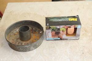 lot 327 image: 10-12 Tin Bunt Pan, Moscow Mule Mug 2-pack