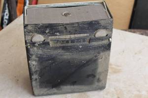 lot 328 image: Vintage RCA Victor Radio