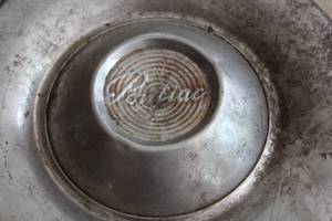 lot 331 image: Vintage Pontiac Hubcap 13