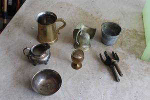 lot 333 image: Lot of (8) Home Dcor - BrassSilver Handles, Dishes, Creamers
