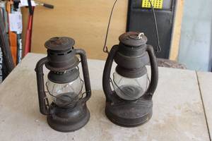 lot 341 image: Lot of (2) Vintage Lanterns