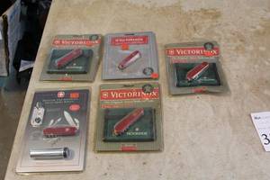 lot 352 image: Lot of (5) Swiss Army Knife Sets (in original packaging)