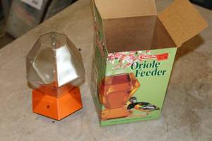 lot 366 image: Perky-Pet Oriole Feeder (in original box)
