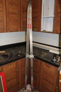 lot 383 image: Lot of (1 Pair) TM Elan 490 Cross Country Skis 77