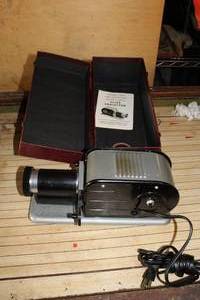 lot 392 image: Vintage Herold Mfg Spartus Slide Projector with Case