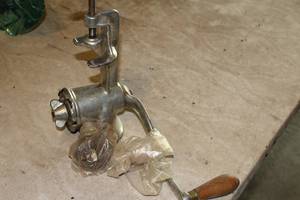 lot 404 image: Vintage Meat Grinder