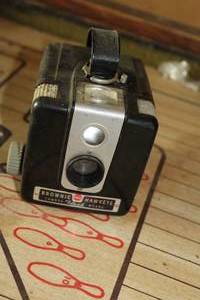 lot 405 image: Vintage Kodak Brownie Hawkeye Camera