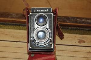 lot 406 image: Vintage Flexaret Camera with Case